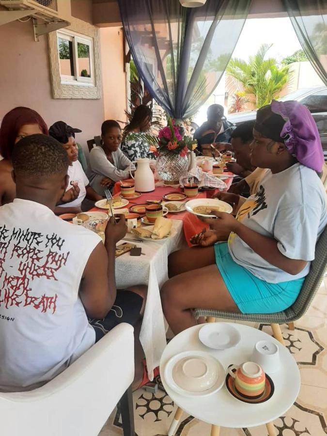 Nana Adu Guest House コフォリドゥア エクステリア 写真