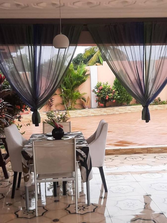 Nana Adu Guest House コフォリドゥア エクステリア 写真