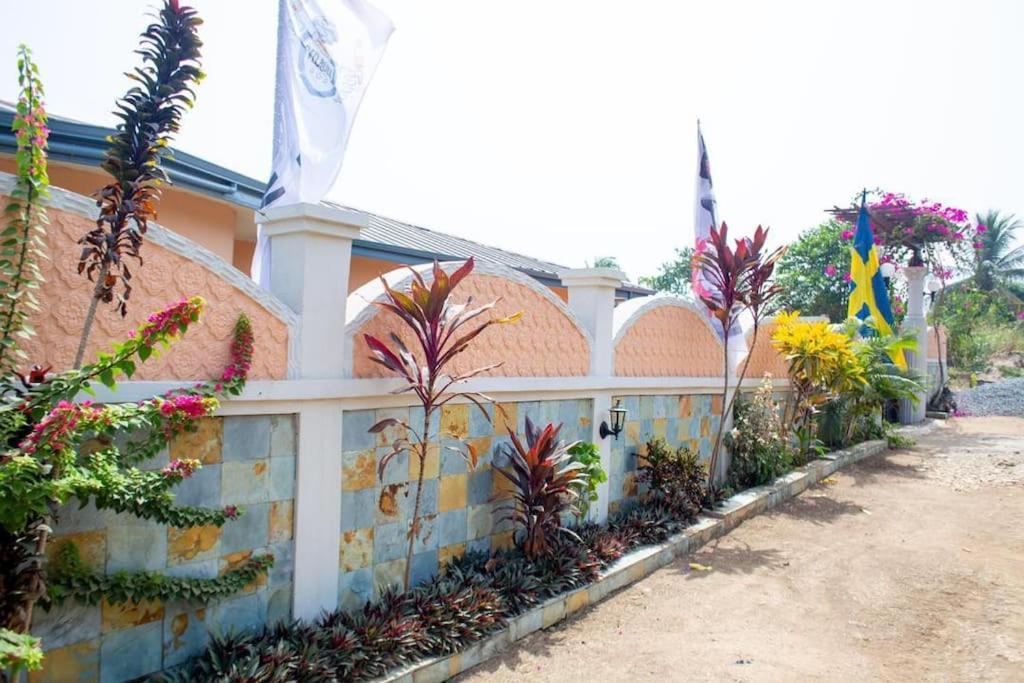 Nana Adu Guest House コフォリドゥア エクステリア 写真