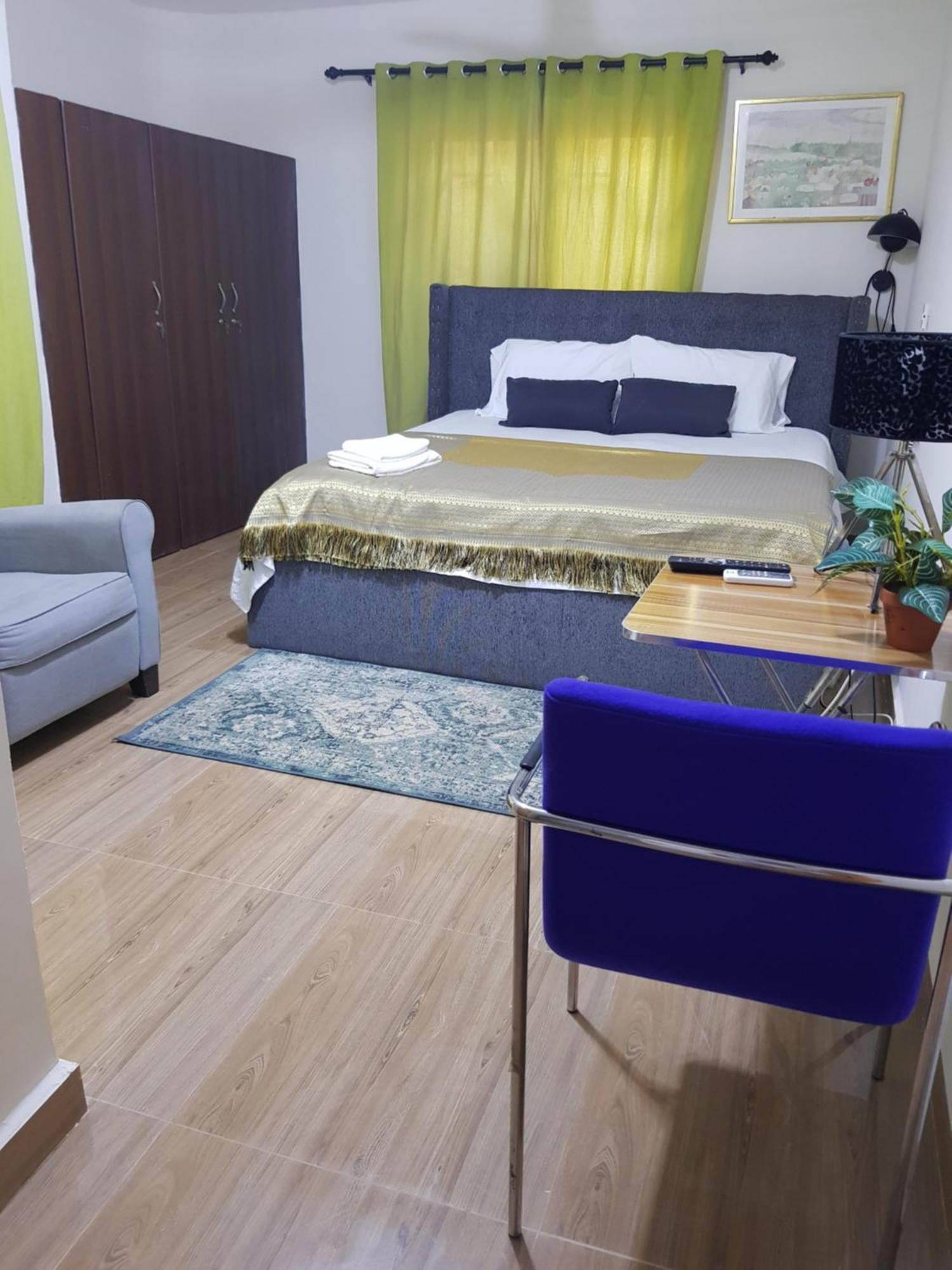Nana Adu Guest House コフォリドゥア エクステリア 写真