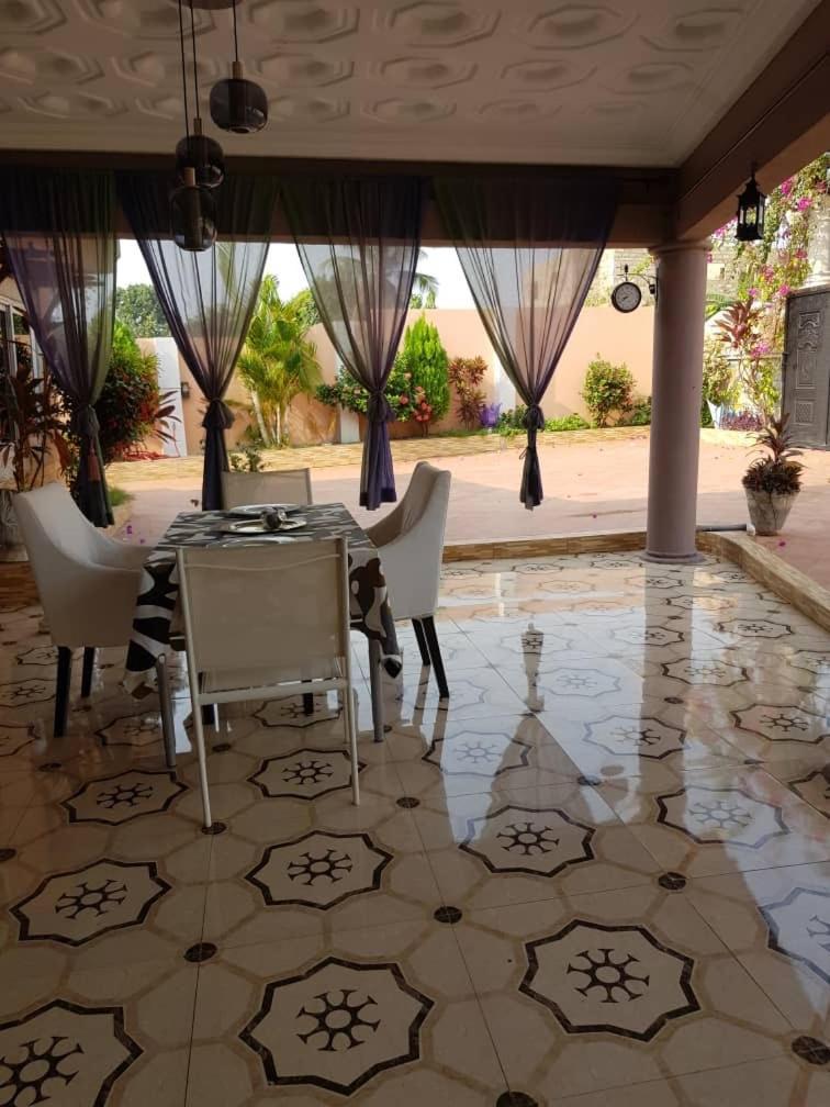 Nana Adu Guest House コフォリドゥア エクステリア 写真