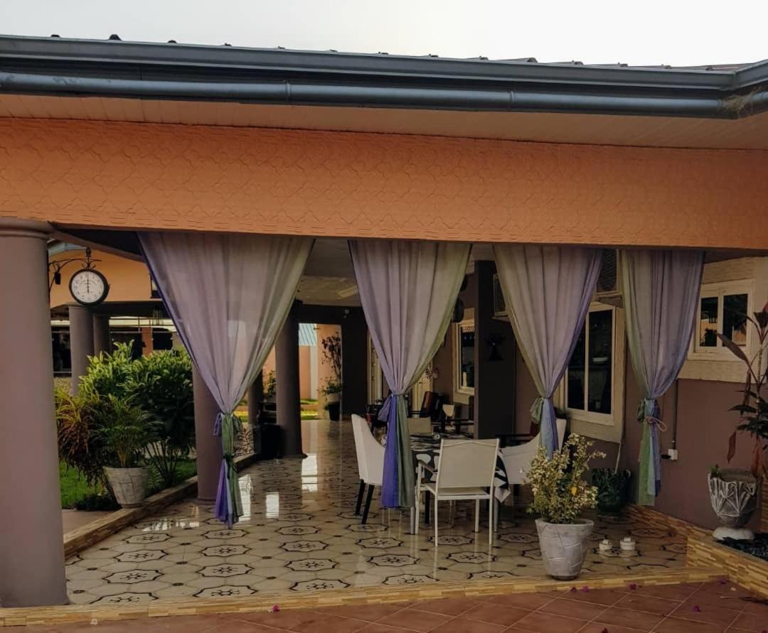 Nana Adu Guest House コフォリドゥア エクステリア 写真