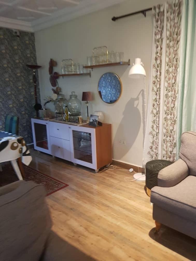 Nana Adu Guest House コフォリドゥア エクステリア 写真