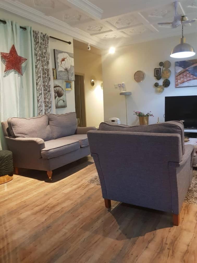 Nana Adu Guest House コフォリドゥア エクステリア 写真