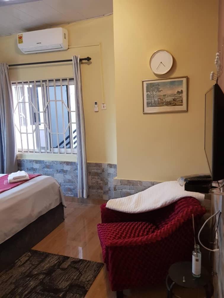 Nana Adu Guest House コフォリドゥア エクステリア 写真