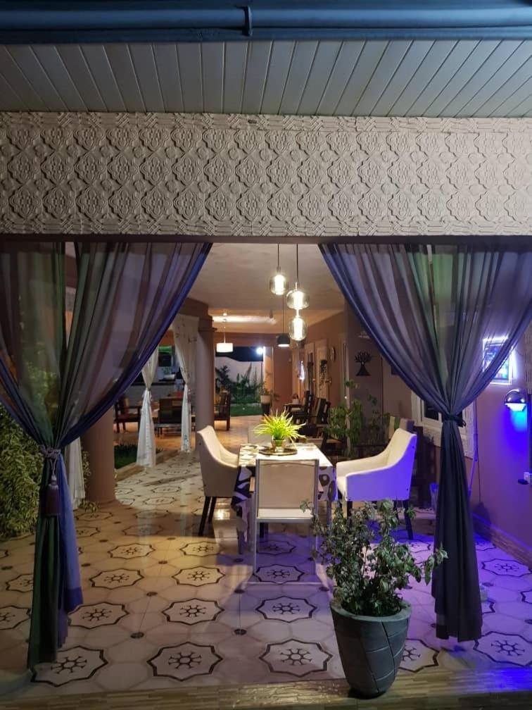 Nana Adu Guest House コフォリドゥア エクステリア 写真