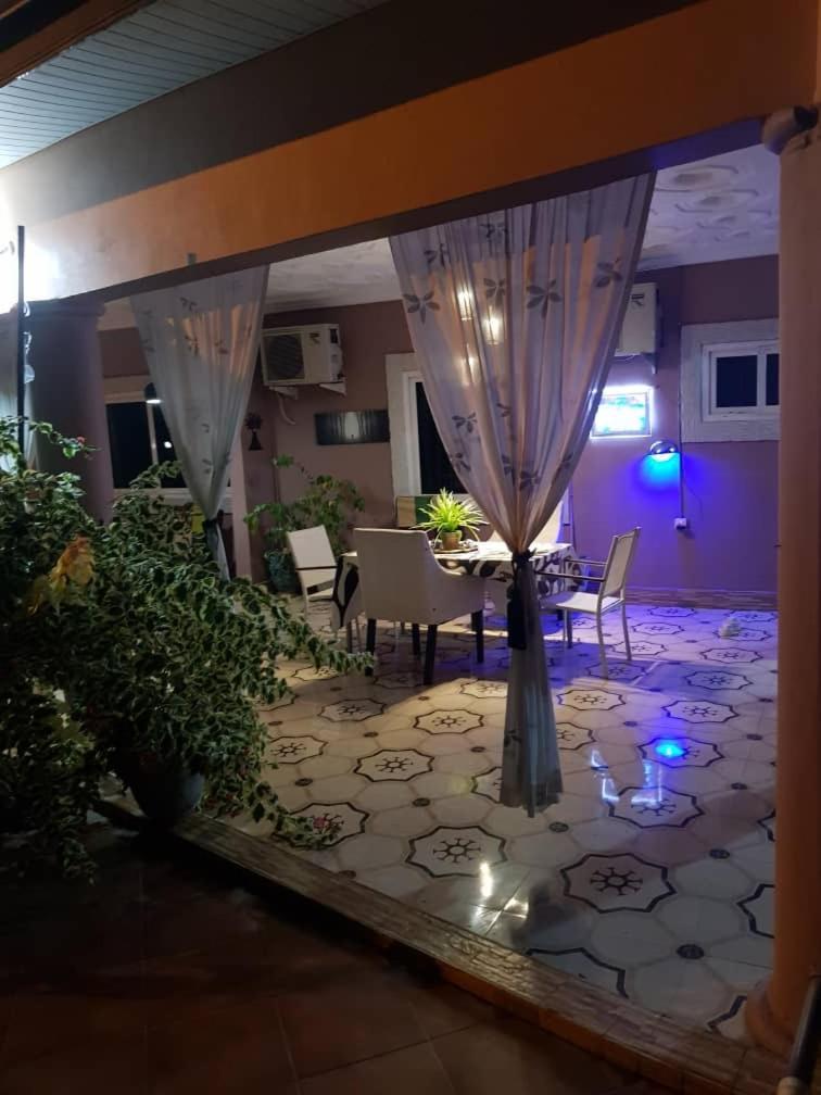 Nana Adu Guest House コフォリドゥア エクステリア 写真