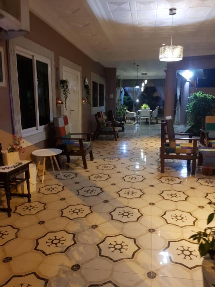 Nana Adu Guest House コフォリドゥア エクステリア 写真