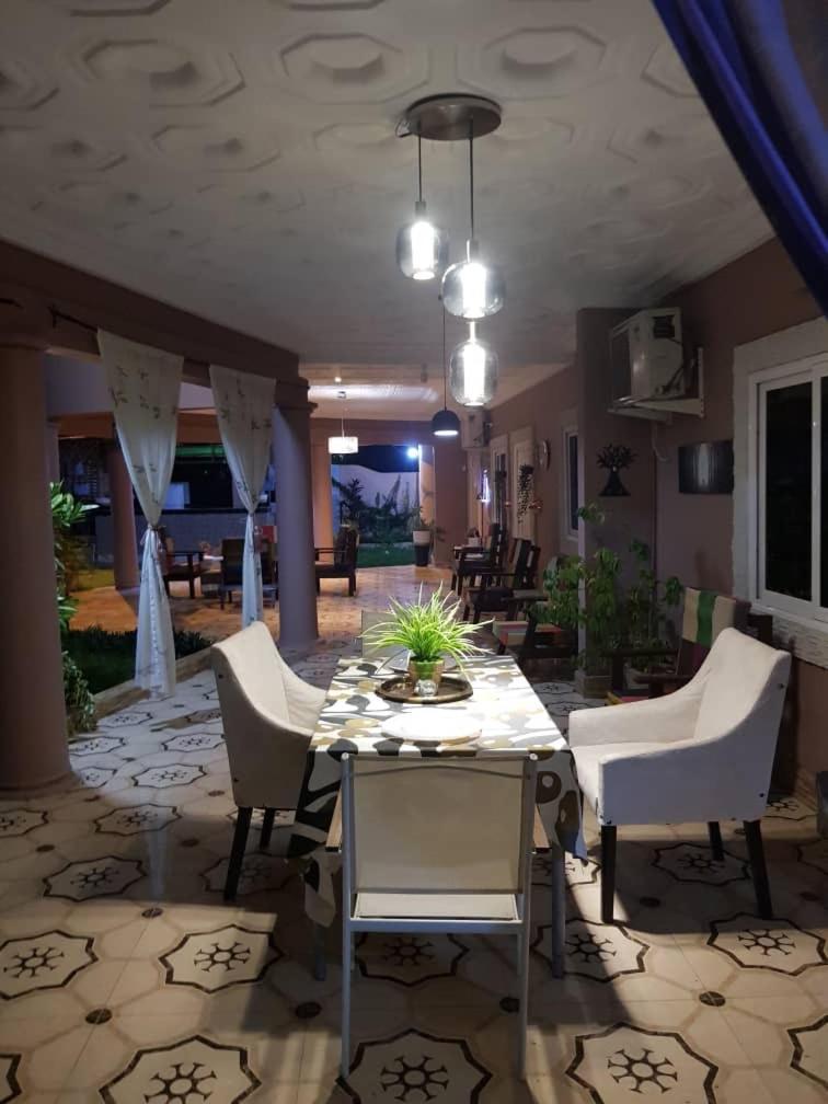 Nana Adu Guest House コフォリドゥア エクステリア 写真