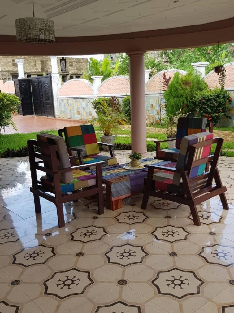 Nana Adu Guest House コフォリドゥア エクステリア 写真