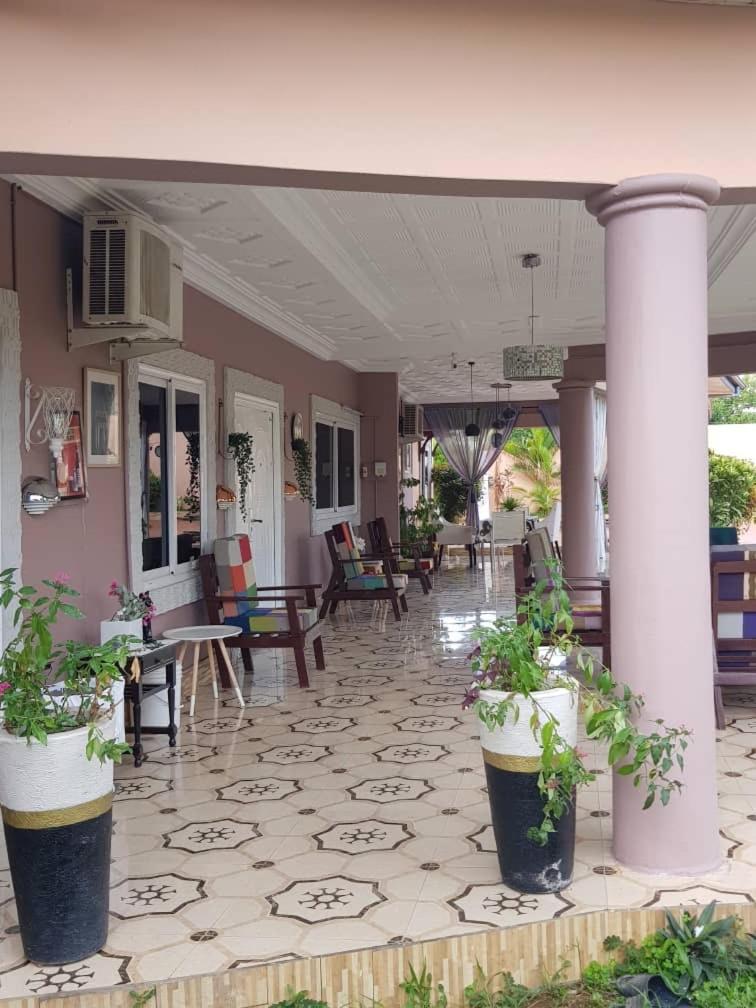 Nana Adu Guest House コフォリドゥア エクステリア 写真